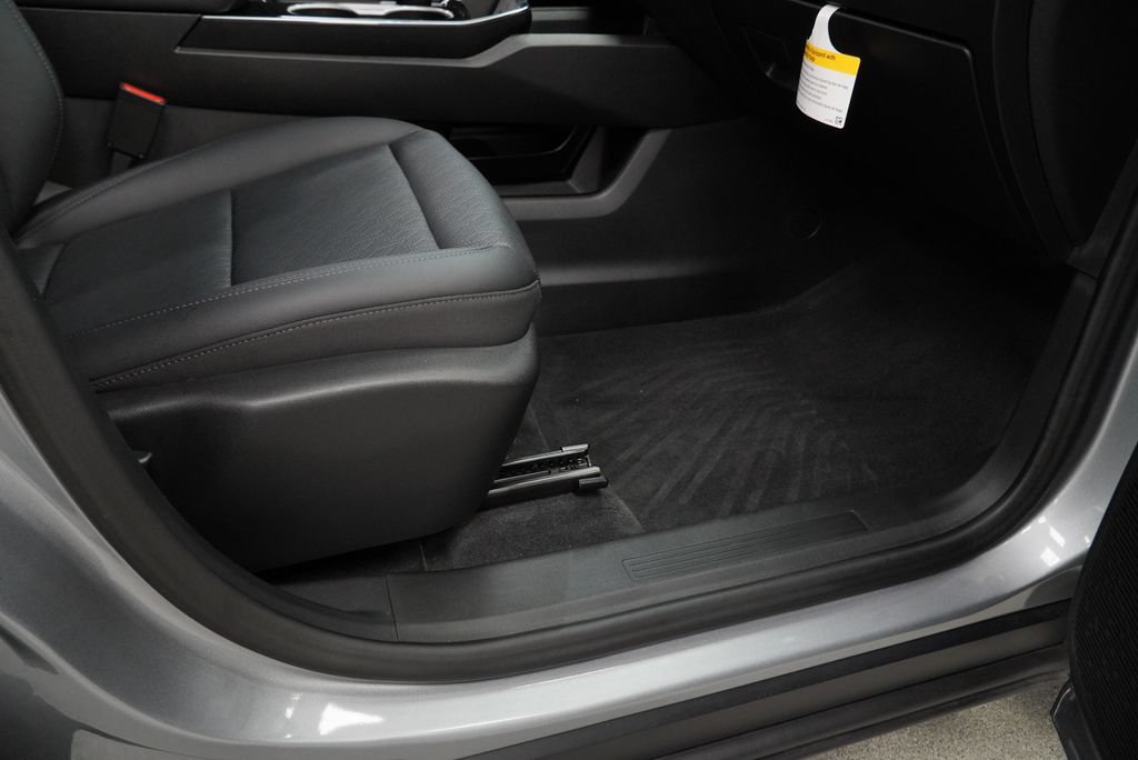 Used 2026 Chevrolet Equinox LT w/ Convenience Package II FWD image 47