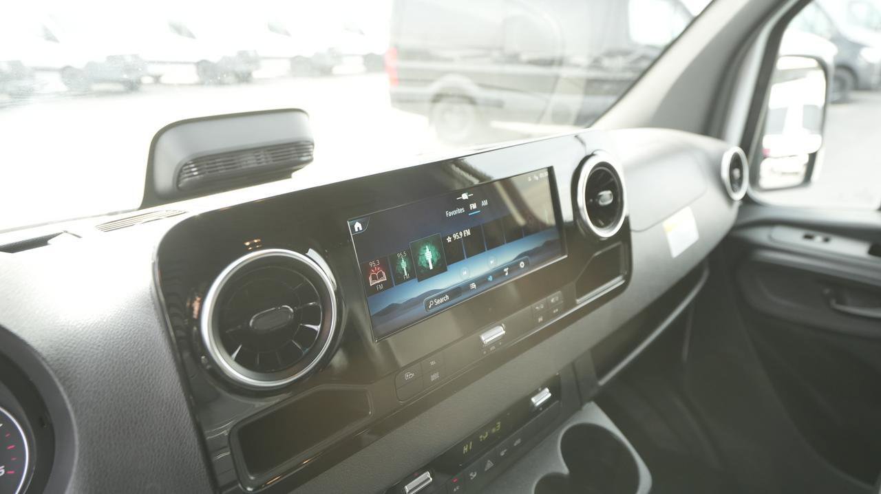 Used 2025 Mercedes-Benz Sprinter 2500 image 13
