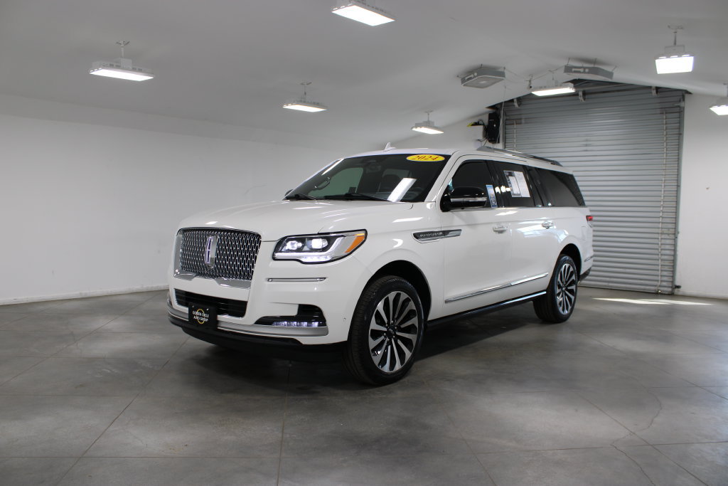 Used 2024 Lincoln Navigator L Reserve AWD/4WD image 4