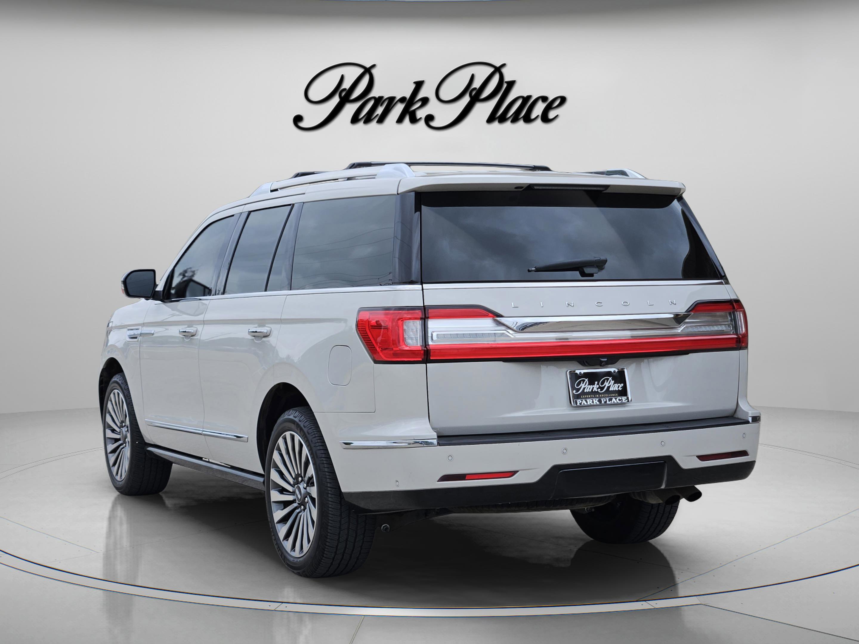 Used 2019 Lincoln Navigator Reserve AWD/4WD image 3