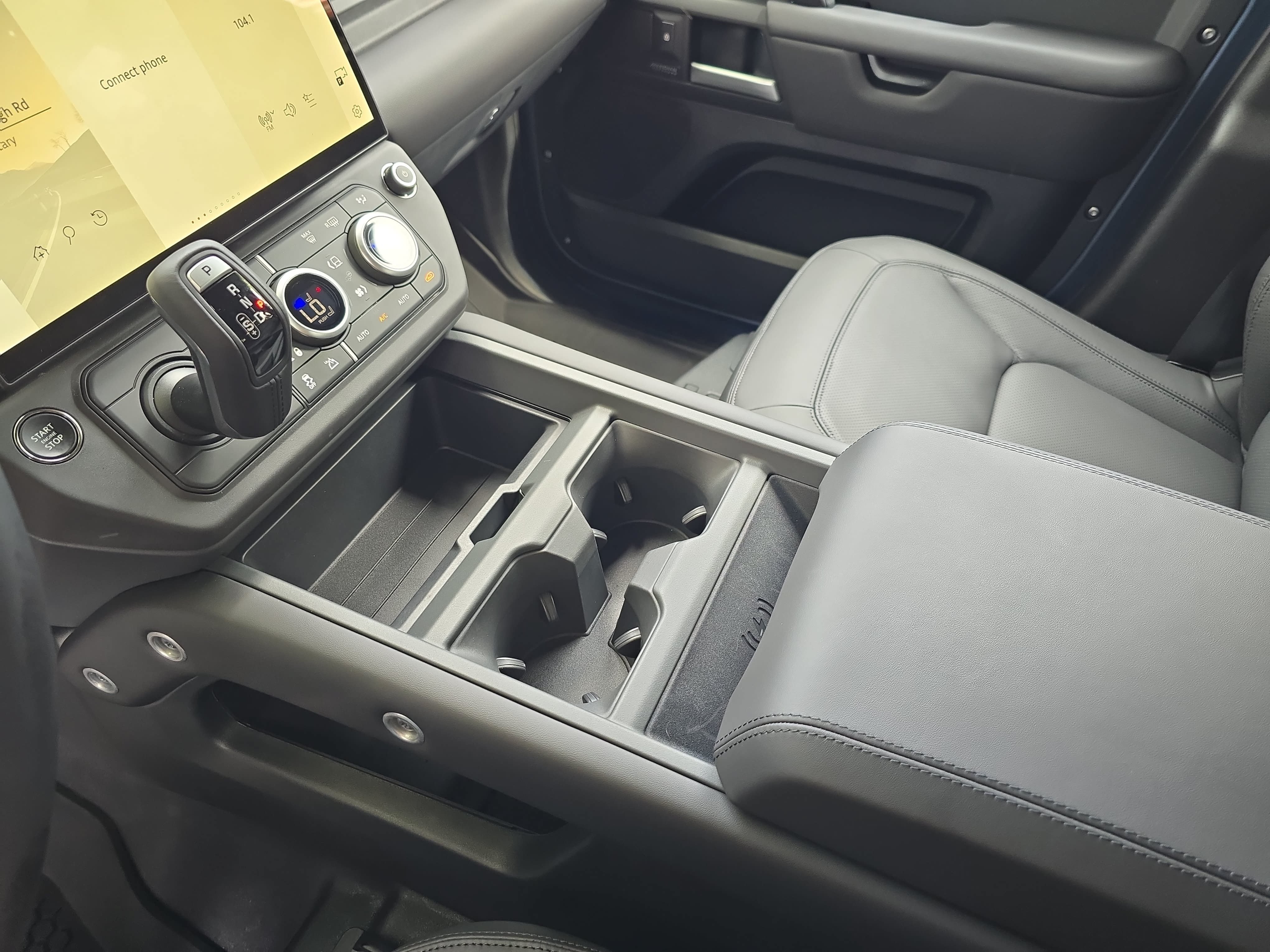 New 2026 Land Rover Defender 110 X-Dynamic SE AWD/4WD image 26