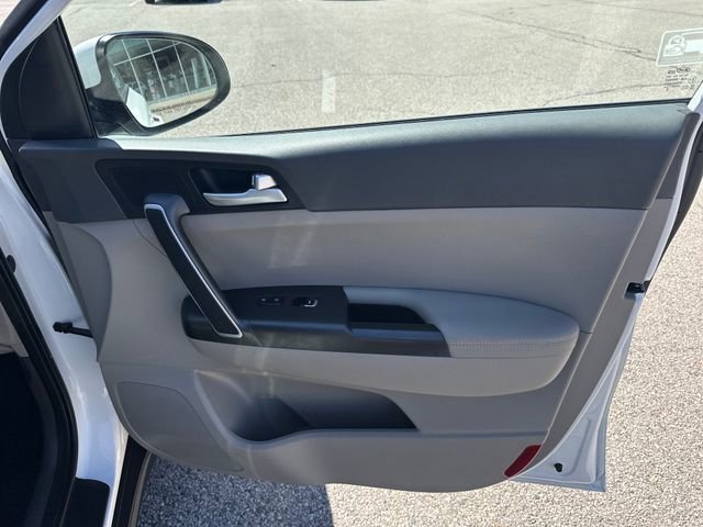 Used 2019 Kia Sportage LX image 32