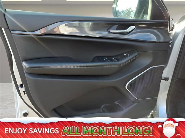 Used 2022 Jeep Grand Cherokee Altitude image 18