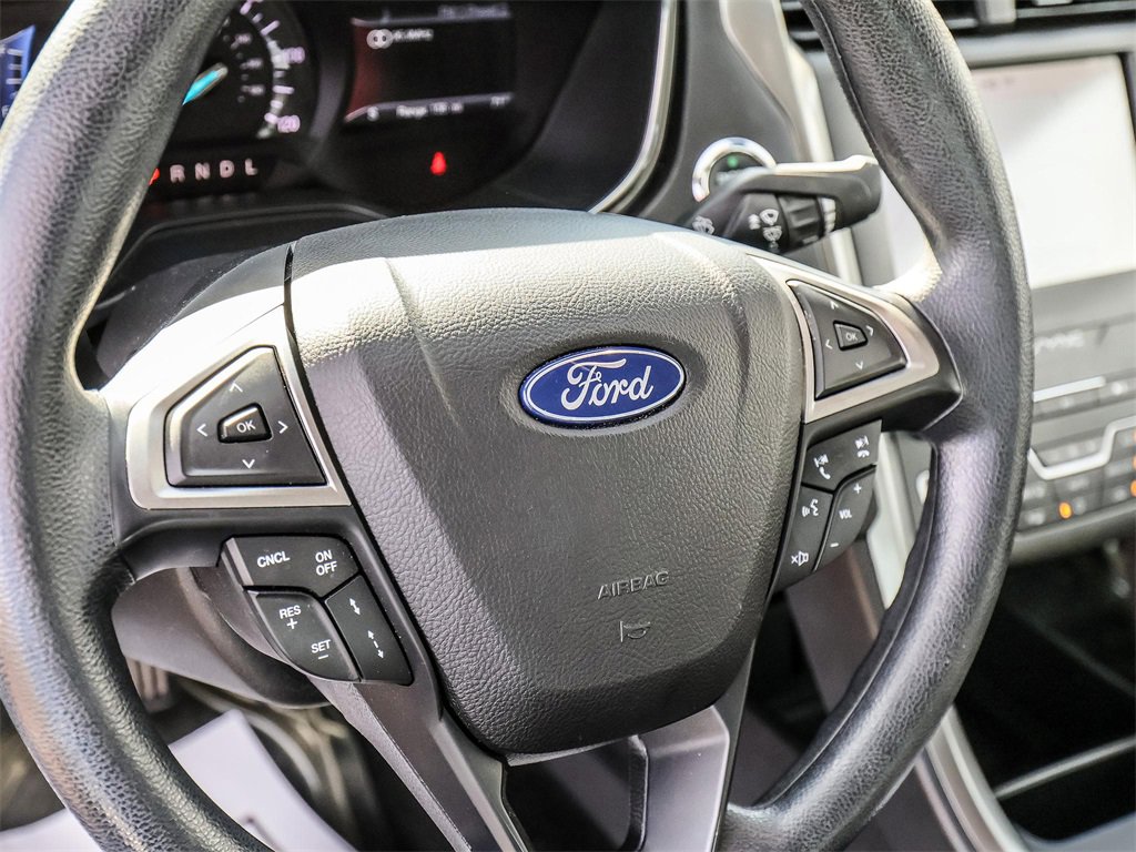 Used 2020 Ford Fusion SE image 25
