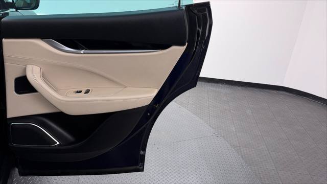 Used 2018 Maserati Levante GranLusso AWD/4WD image 17