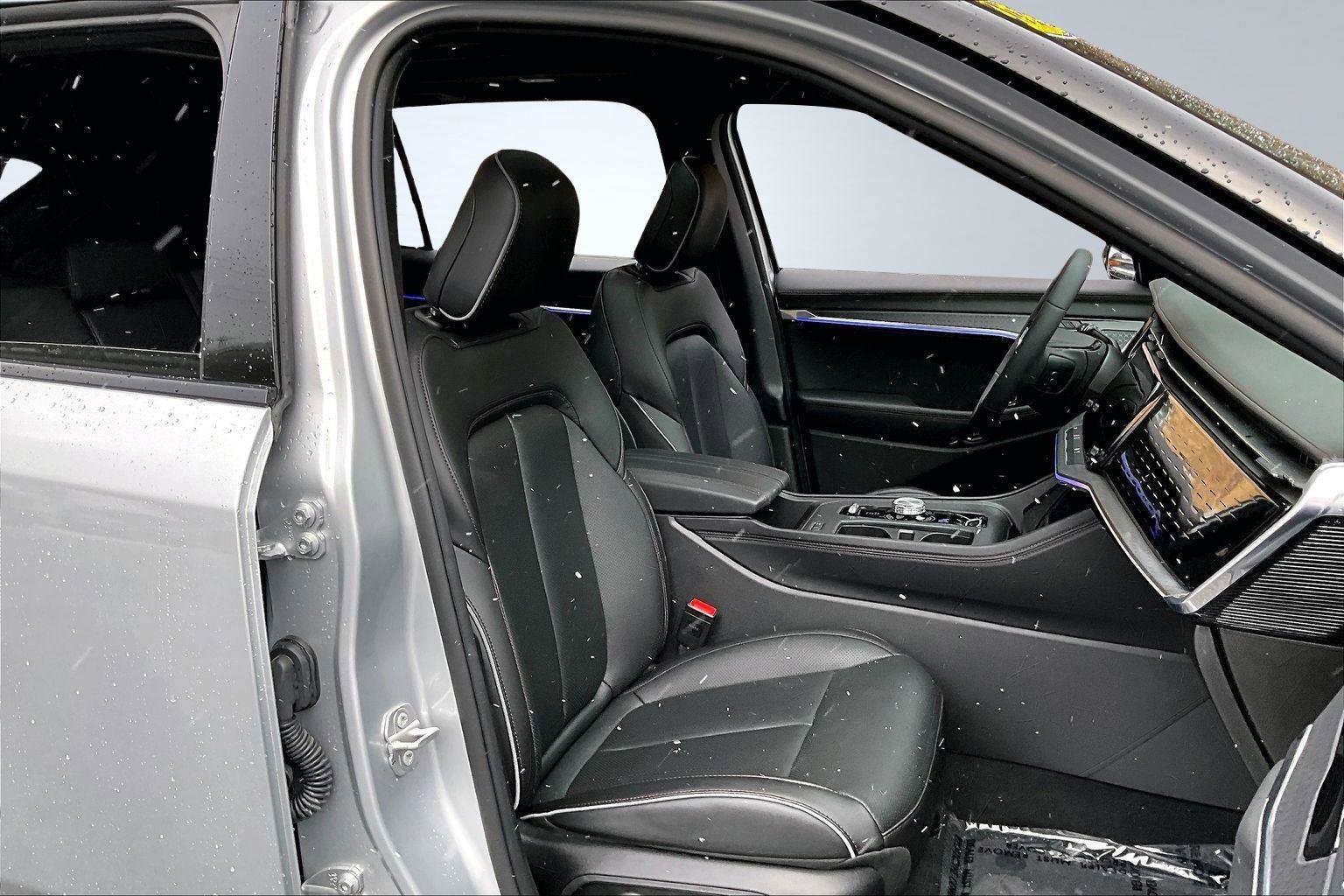 Used 2025 Jeep Wagoneer S Limited image 8