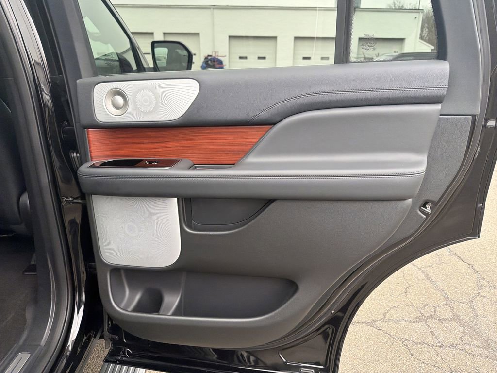 Certified 2024 Lincoln Navigator Reserve image 16