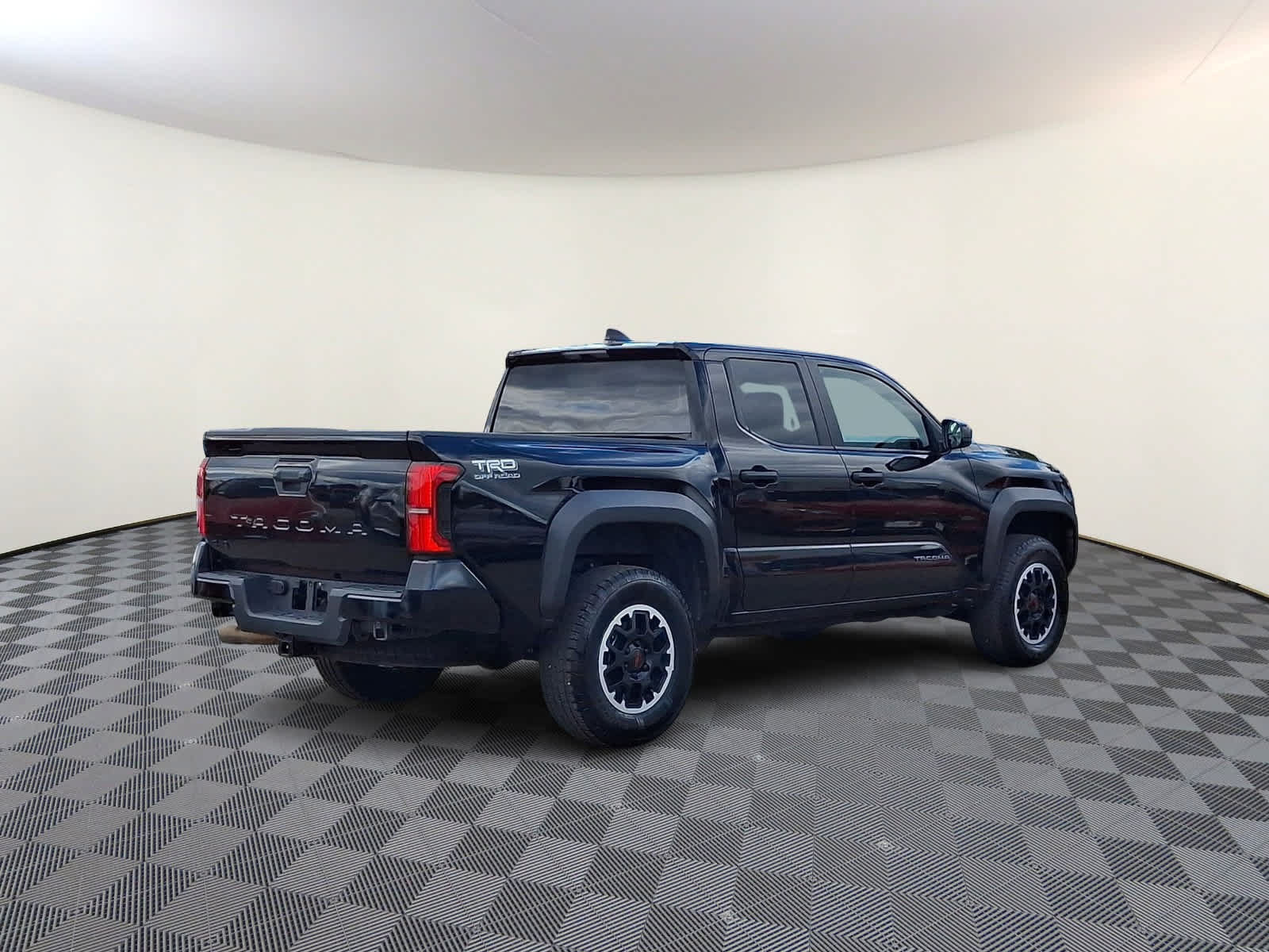 Used 2024 Toyota Tacoma TRD Off-Road AWD/4WD image 5