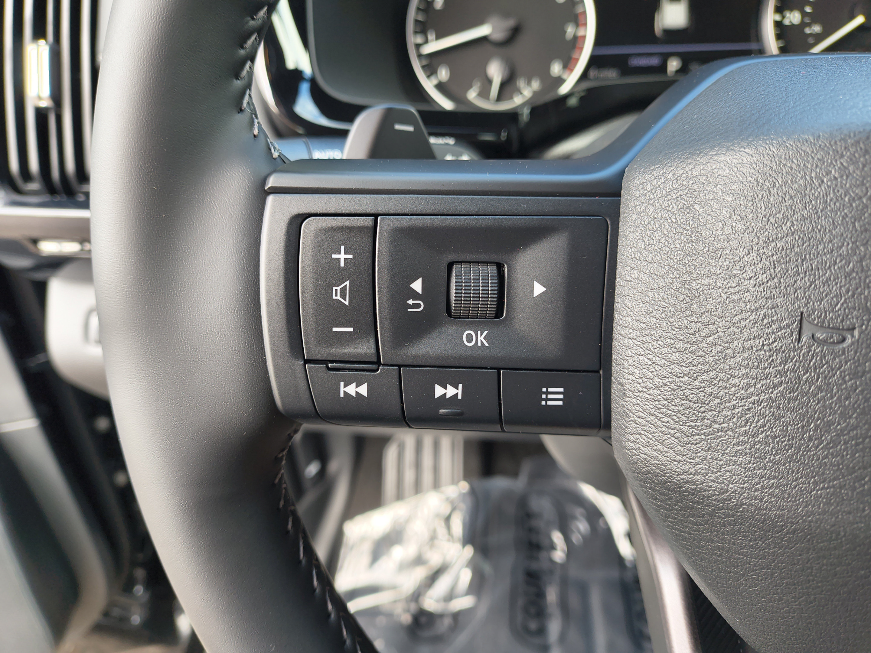 New 2026 Nissan Pathfinder SV FWD image 30