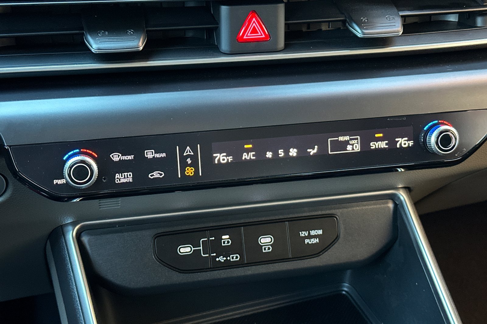 Used 2026 Kia Carnival FWD image 22