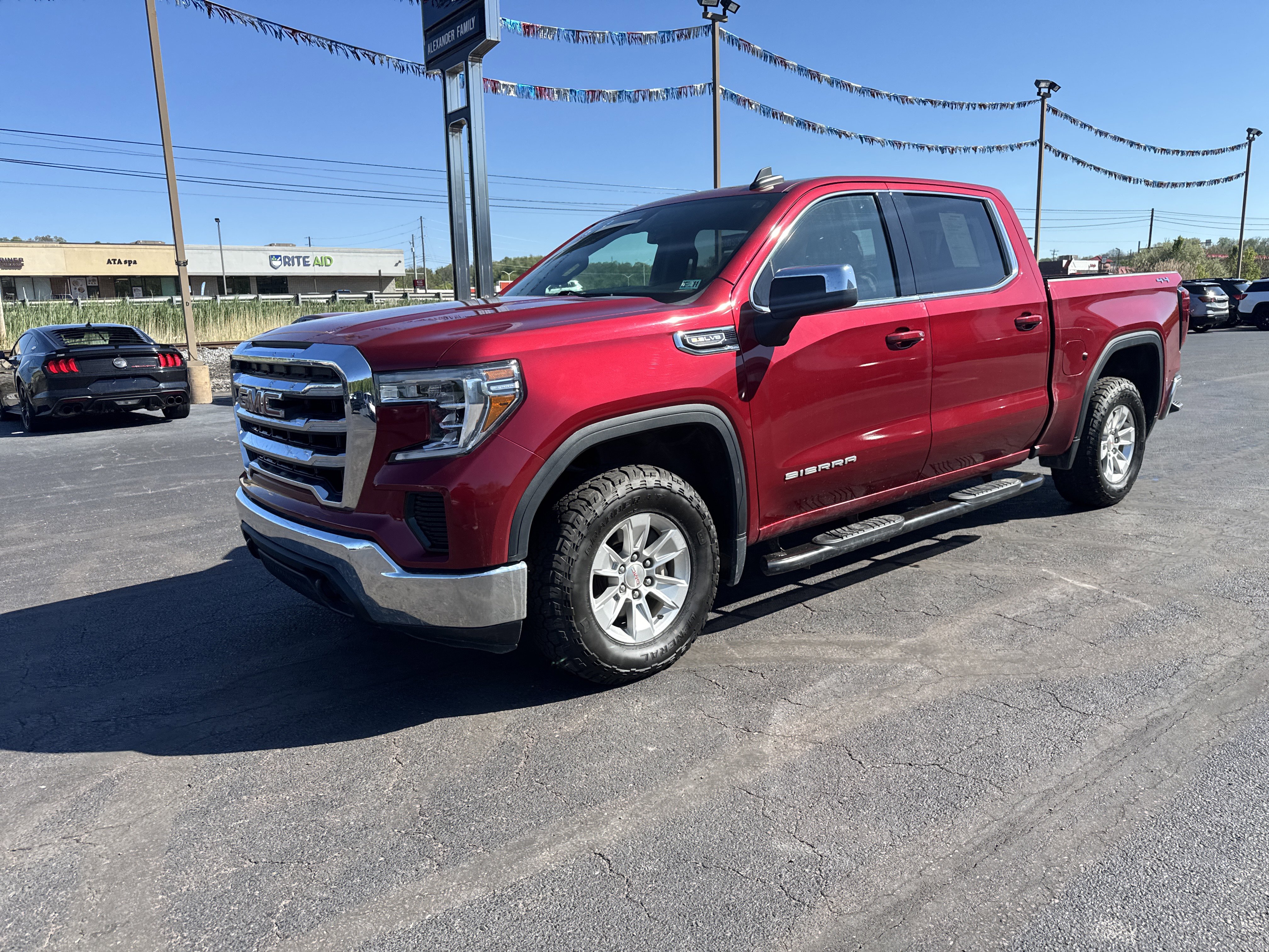 Used 2020 GMC Sierra 1500 SLE w/ SLE Value Package AWD/4WD image 8