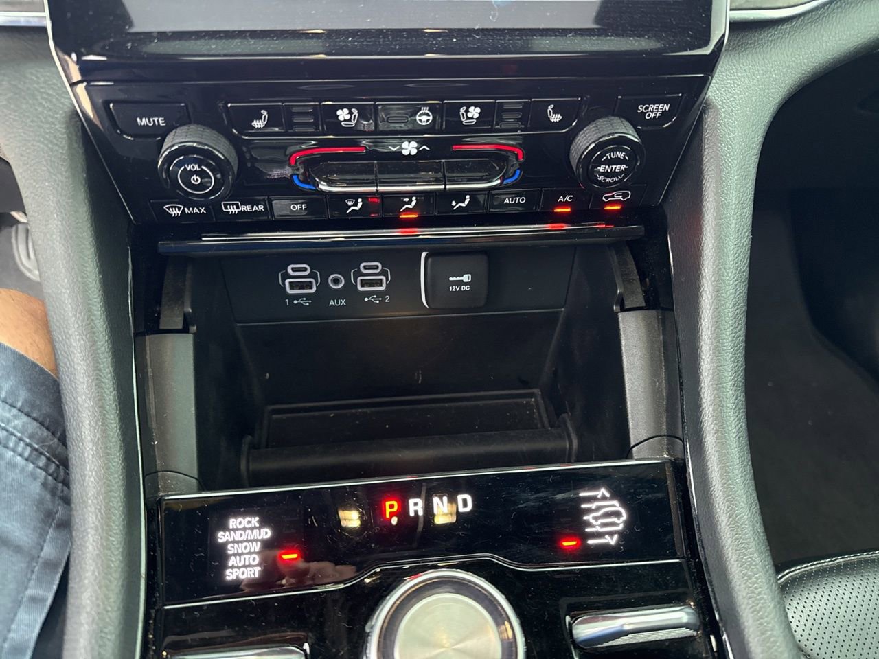 Used 2024 Jeep Grand Cherokee L Overland w/ Rear Seat Video Group I image 25