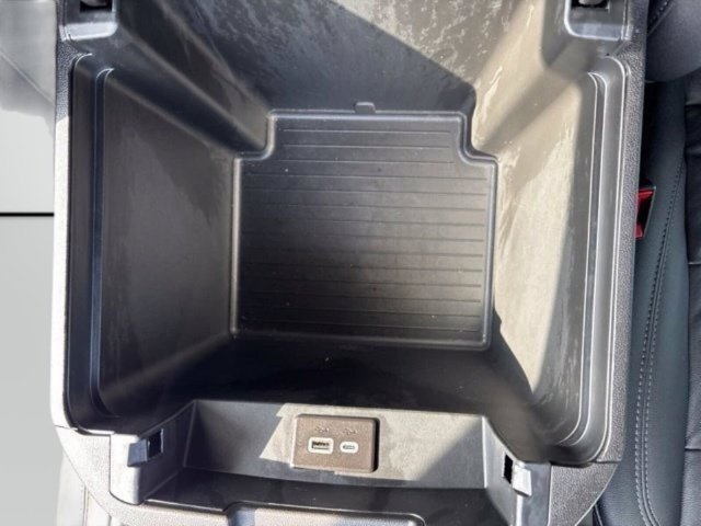 Used 2025 Chevrolet Suburban Z71 AWD/4WD image 30
