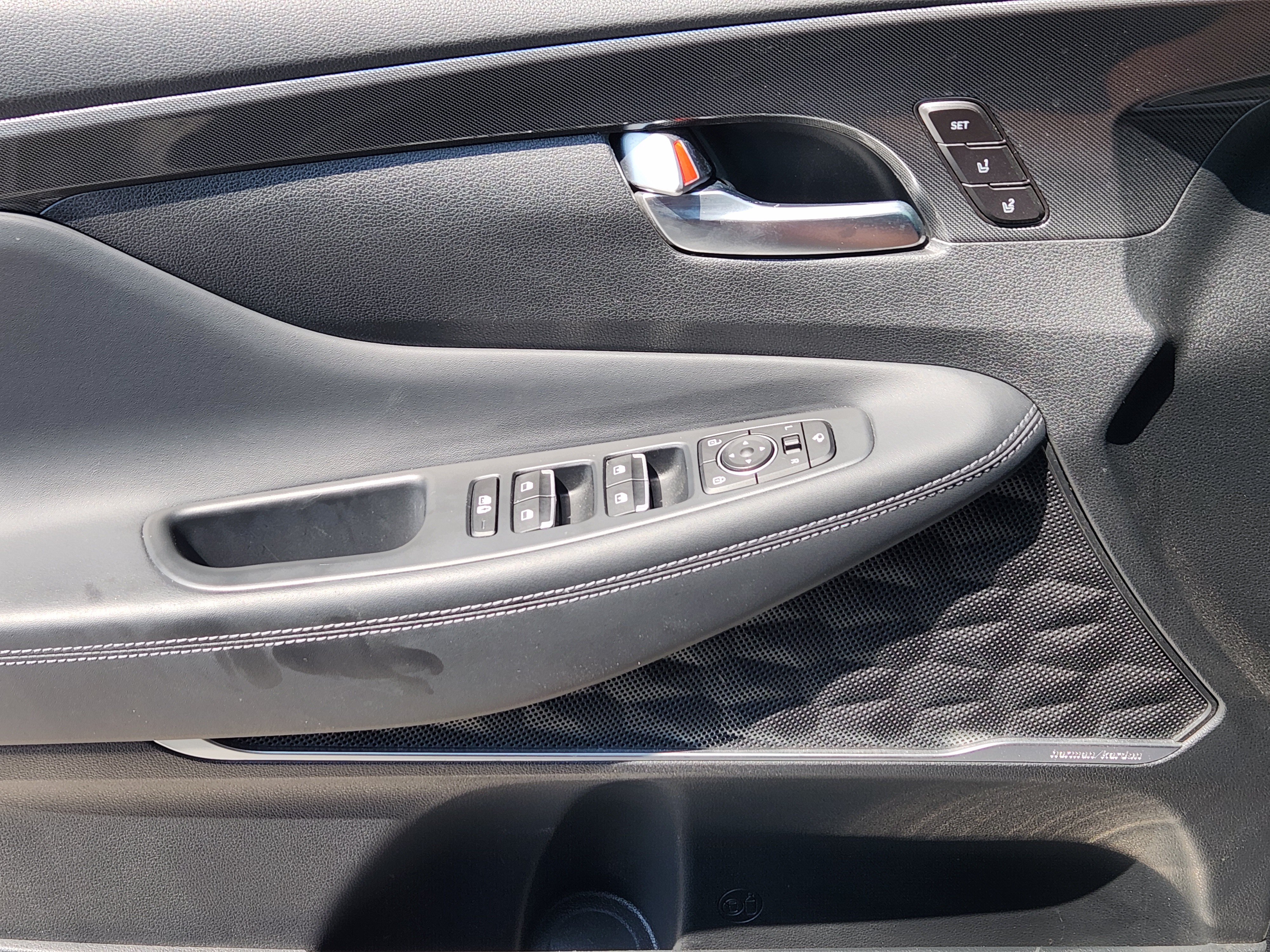 Used 2021 Hyundai Santa Fe Limited AWD/4WD image 25