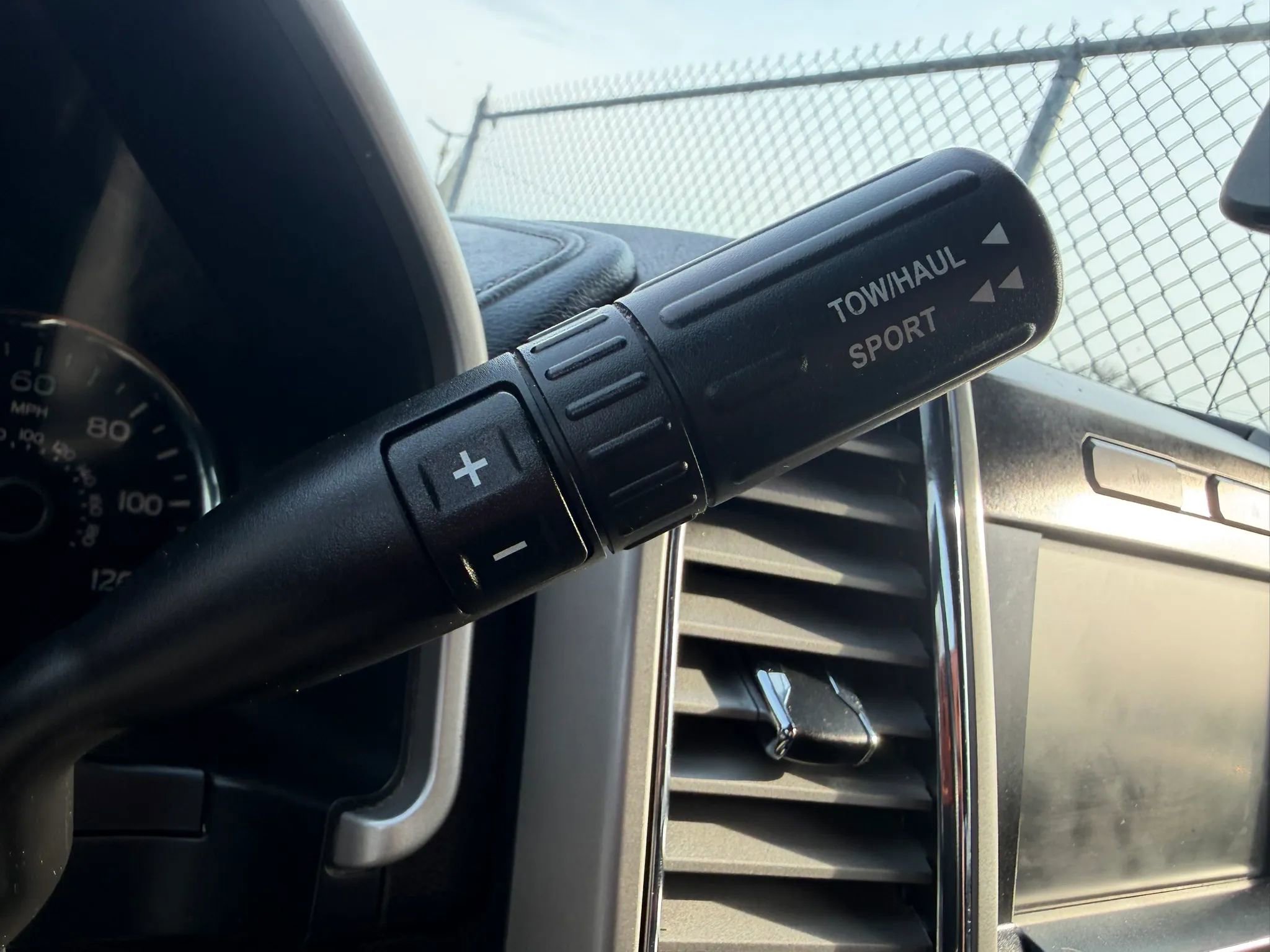Used 2015 Ford F150 Lariat image 17