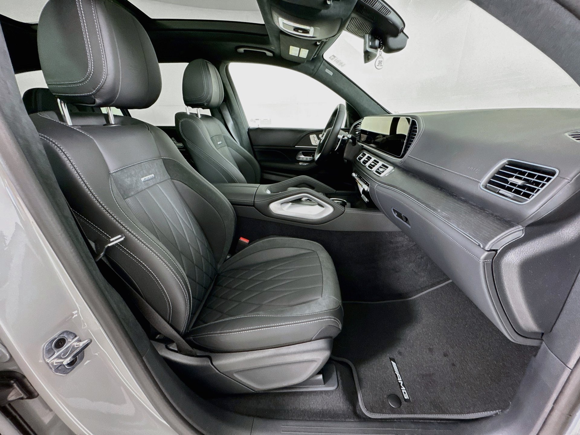 New 2026 Mercedes-Benz GLS 63 AMG 4MATIC image 32
