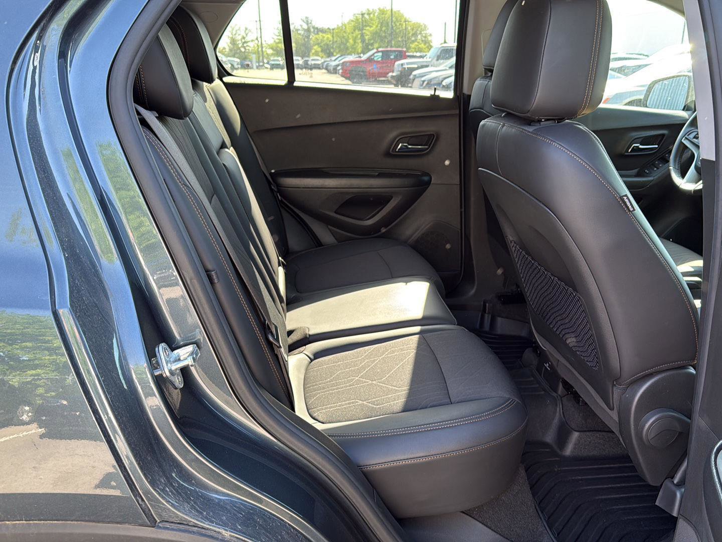 Used 2022 Chevrolet Trax LT w/ LT Convenience Package image 10