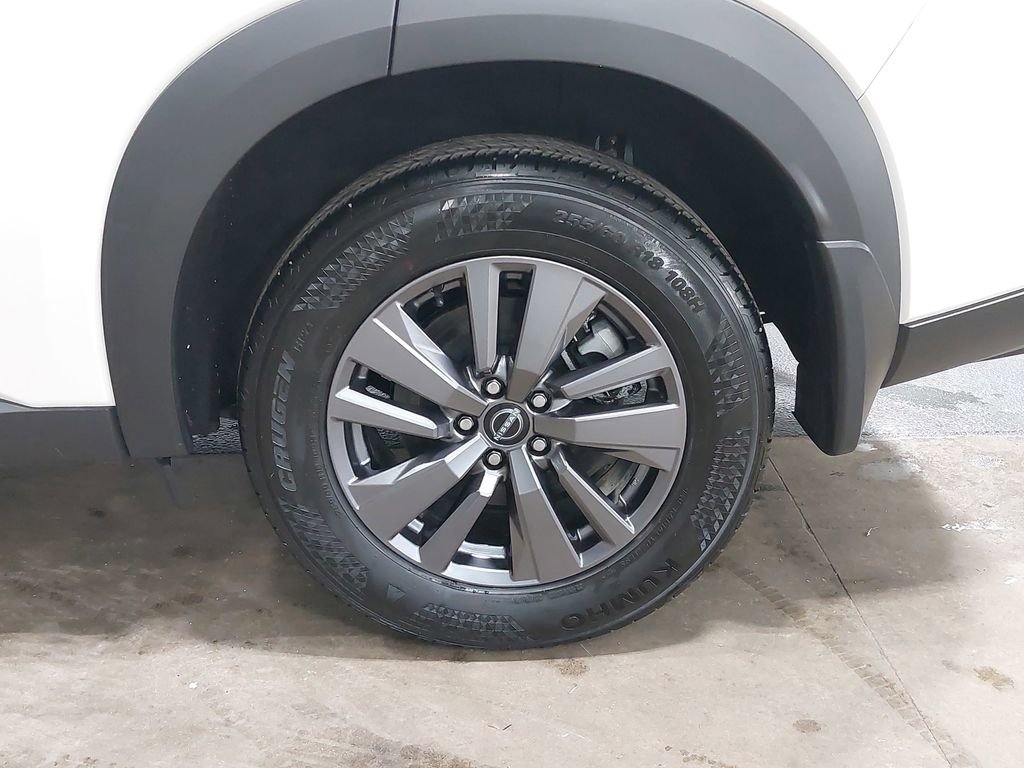 Used 2023 Nissan Pathfinder SV image 34