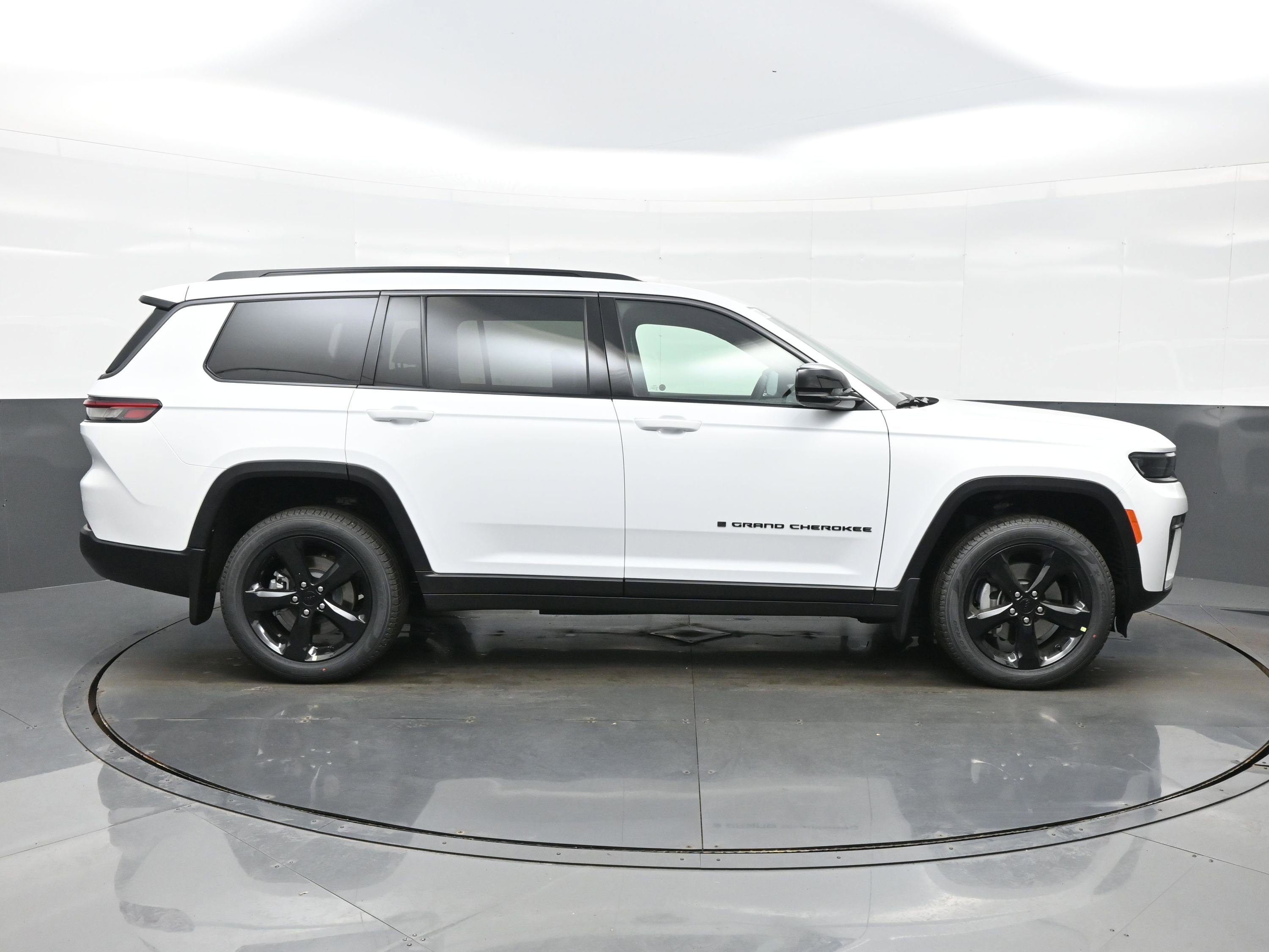 New 2026 Jeep Grand Cherokee L Limited w/ Limited Altitude Package AWD/4WD image 7
