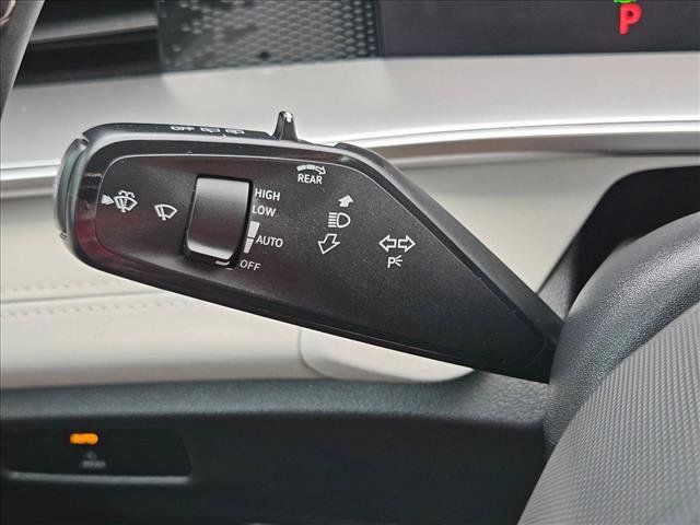 Used 2025 Volkswagen Tiguan SE FWD image 15