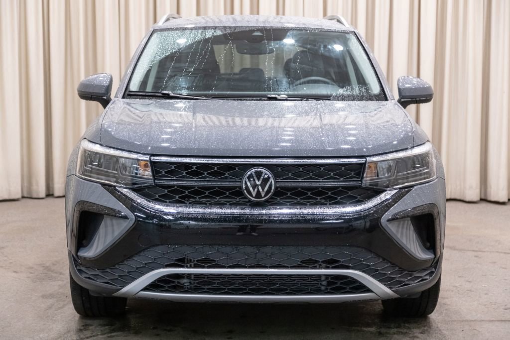 Used 2023 Volkswagen Taos SE w/ Black Wheel Package AWD/4WD image 3
