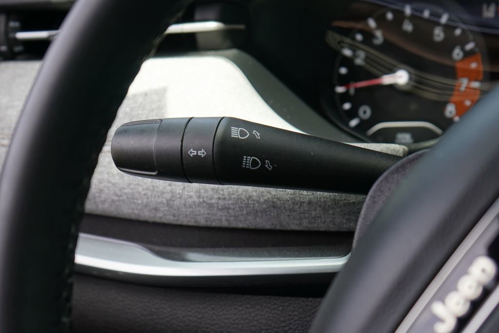 Used 2023 Jeep Compass Latitude AWD/4WD image 16