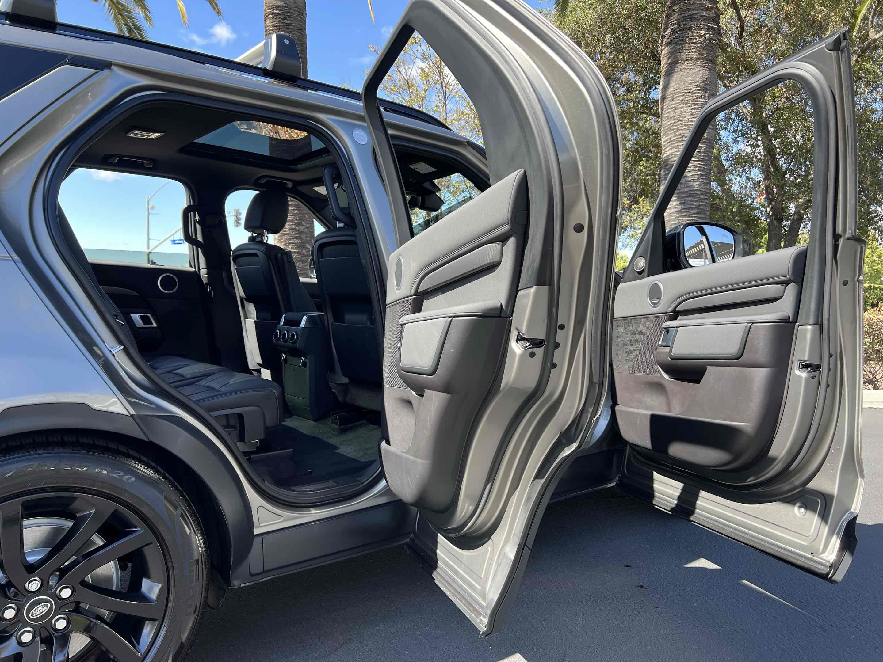 Used 2018 Land Rover Discovery HSE AWD/4WD image 69