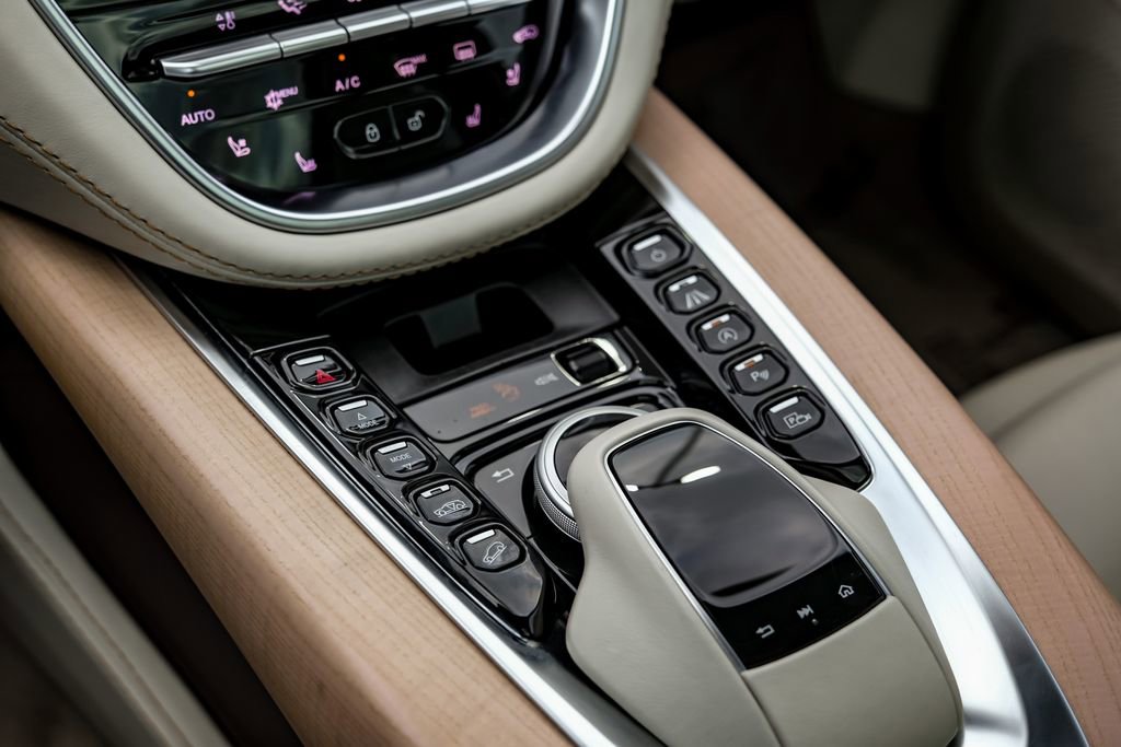 Used 2021 Aston Martin DBX image 26