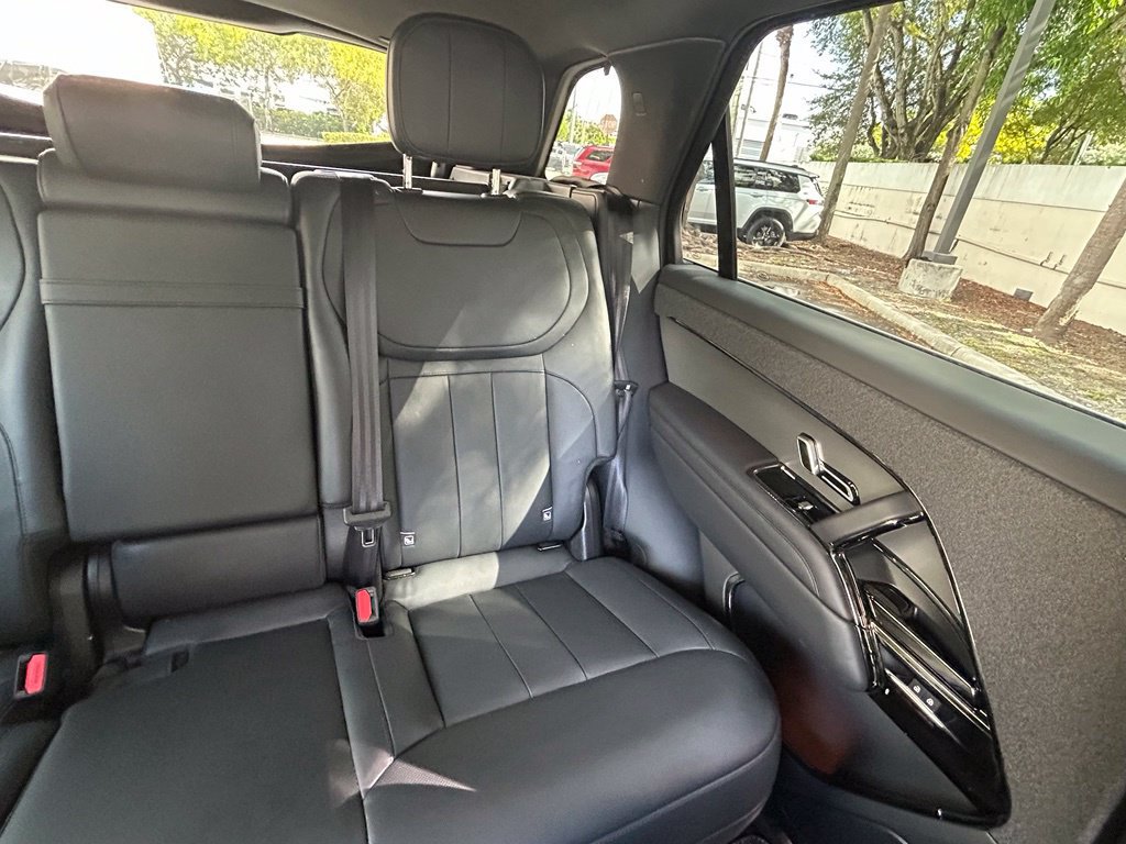 Used 2025 Land Rover Range Rover Sport SE AWD/4WD image 14