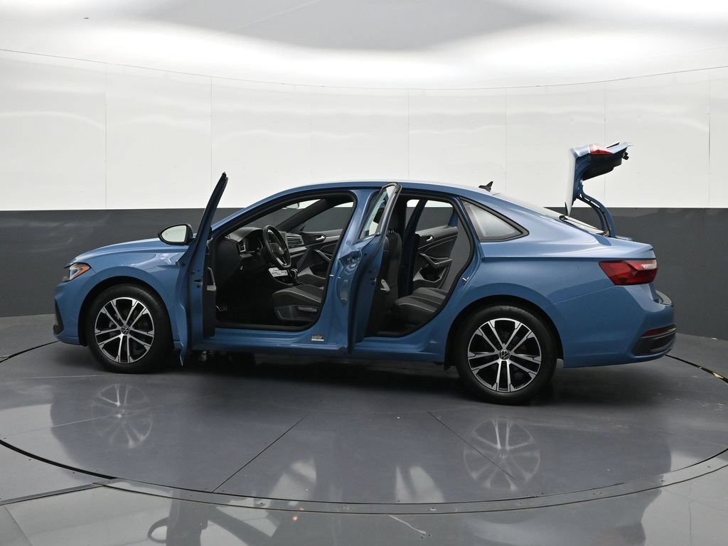 Used 2025 Volkswagen Jetta Sport FWD image 40