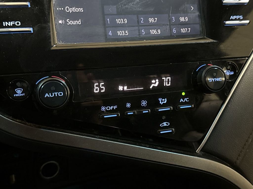 Used 2018 Toyota Camry XLE FWD image 16