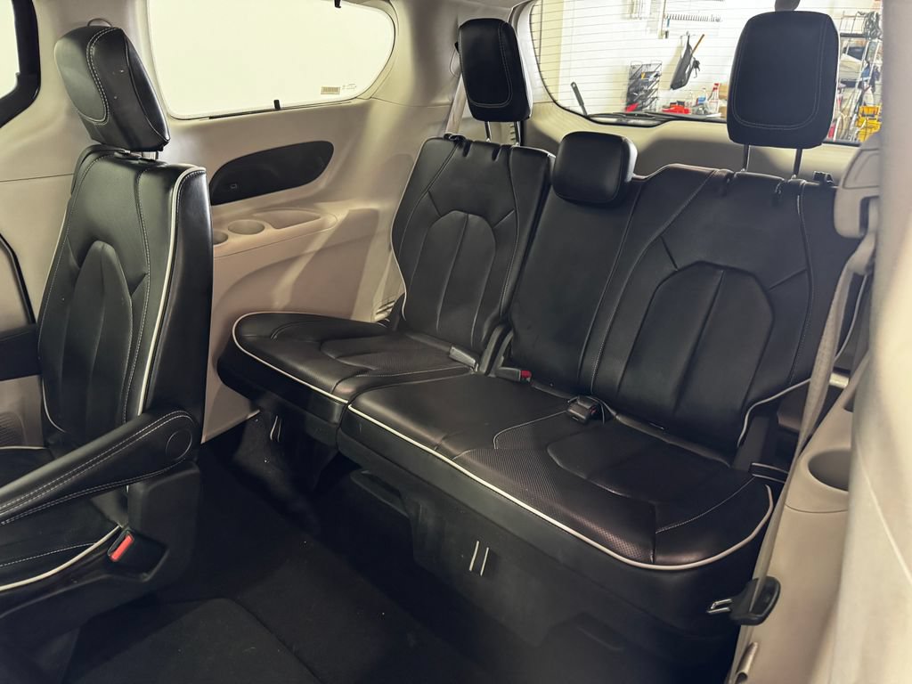 Used 2024 Chrysler Pacifica Limited FWD image 21