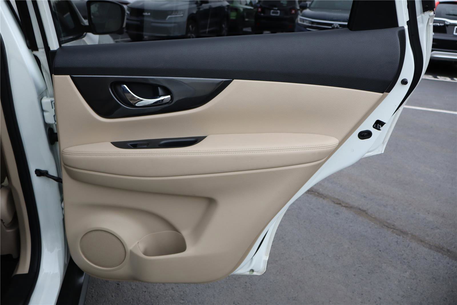 Used 2020 Nissan Rogue SV w/ Premium Package image 30