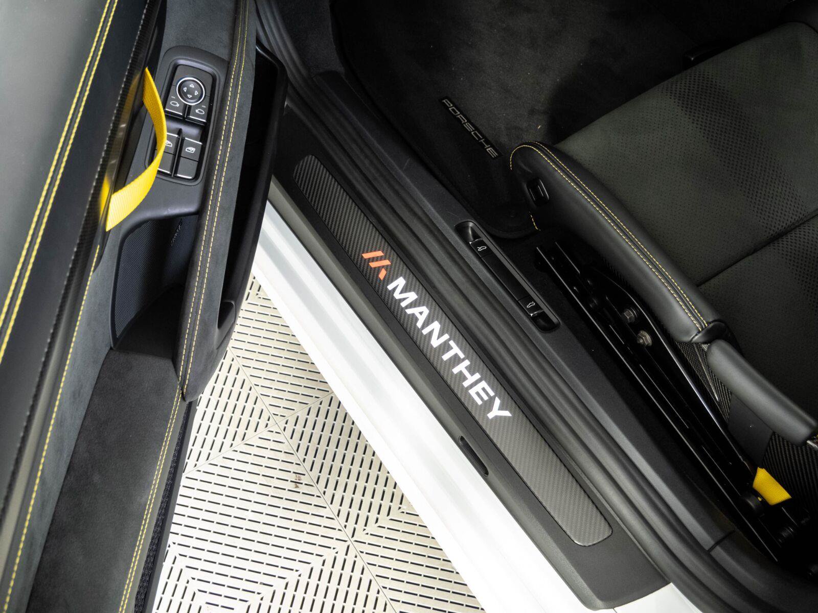 Certified 2025 Porsche 718 Cayman GT4 RS RWD image 8