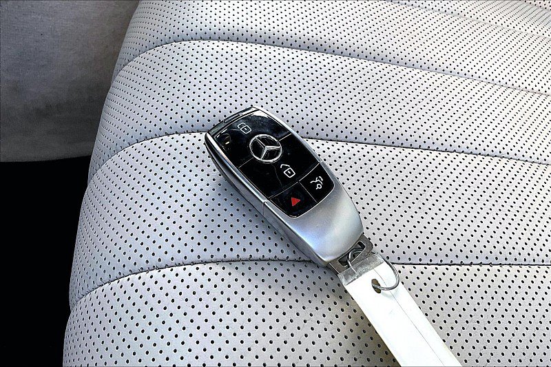 Used 2017 Mercedes-Benz E 300 image 8