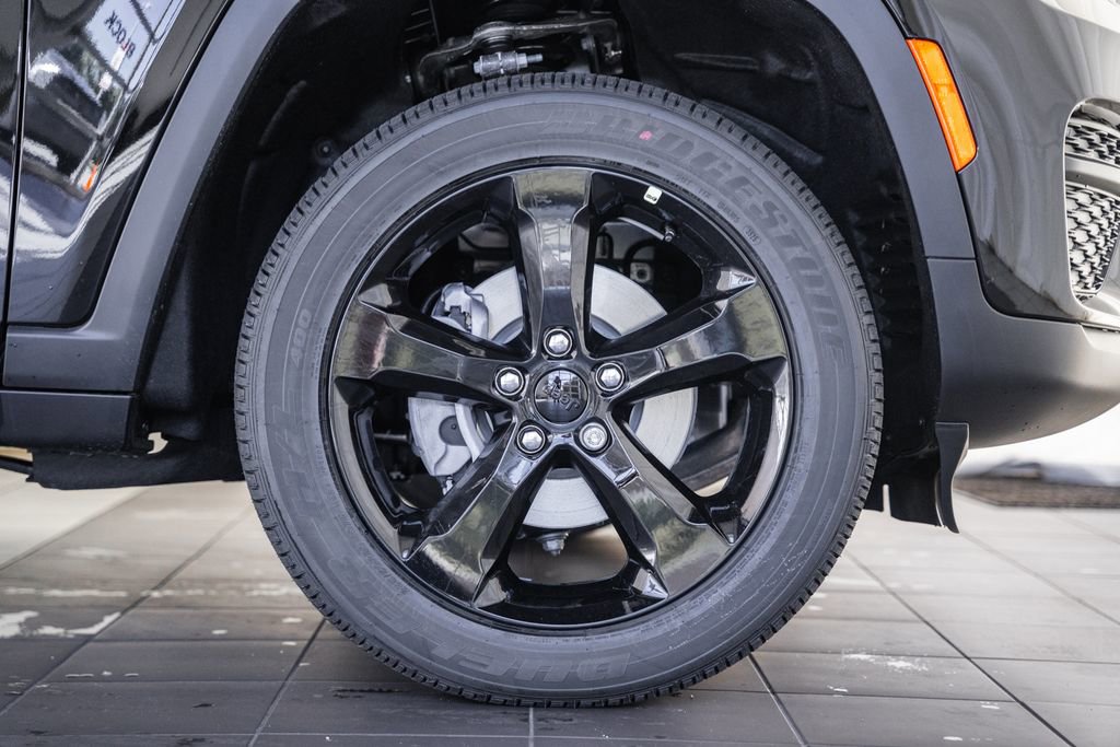 New 2025 Jeep Grand Cherokee 4WD image 16