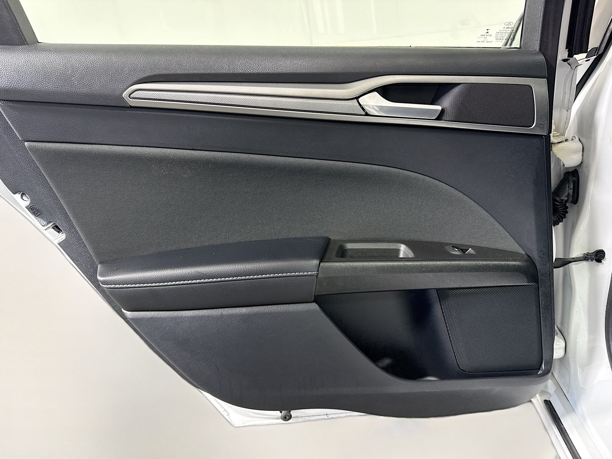 Used 2020 Ford Fusion SE FWD image 26