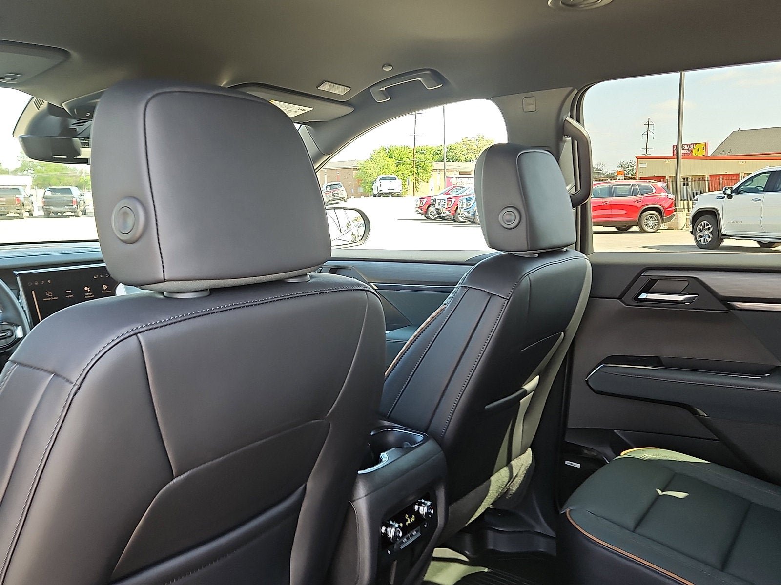 New 2026 GMC Acadia AT4 w/ Luxury Package AWD/4WD image 9