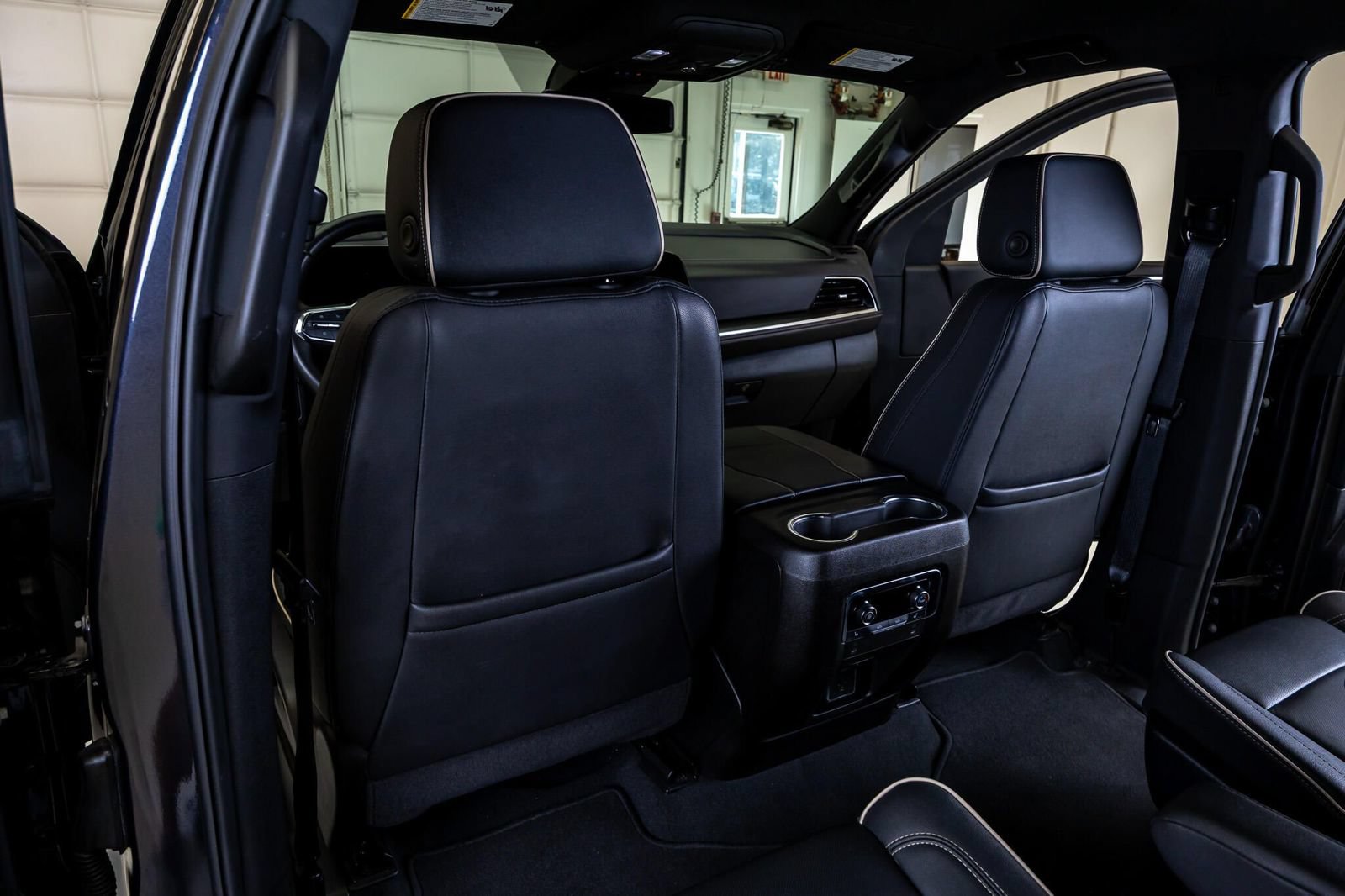 Used 2025 Chevrolet Suburban Premier AWD/4WD image 31
