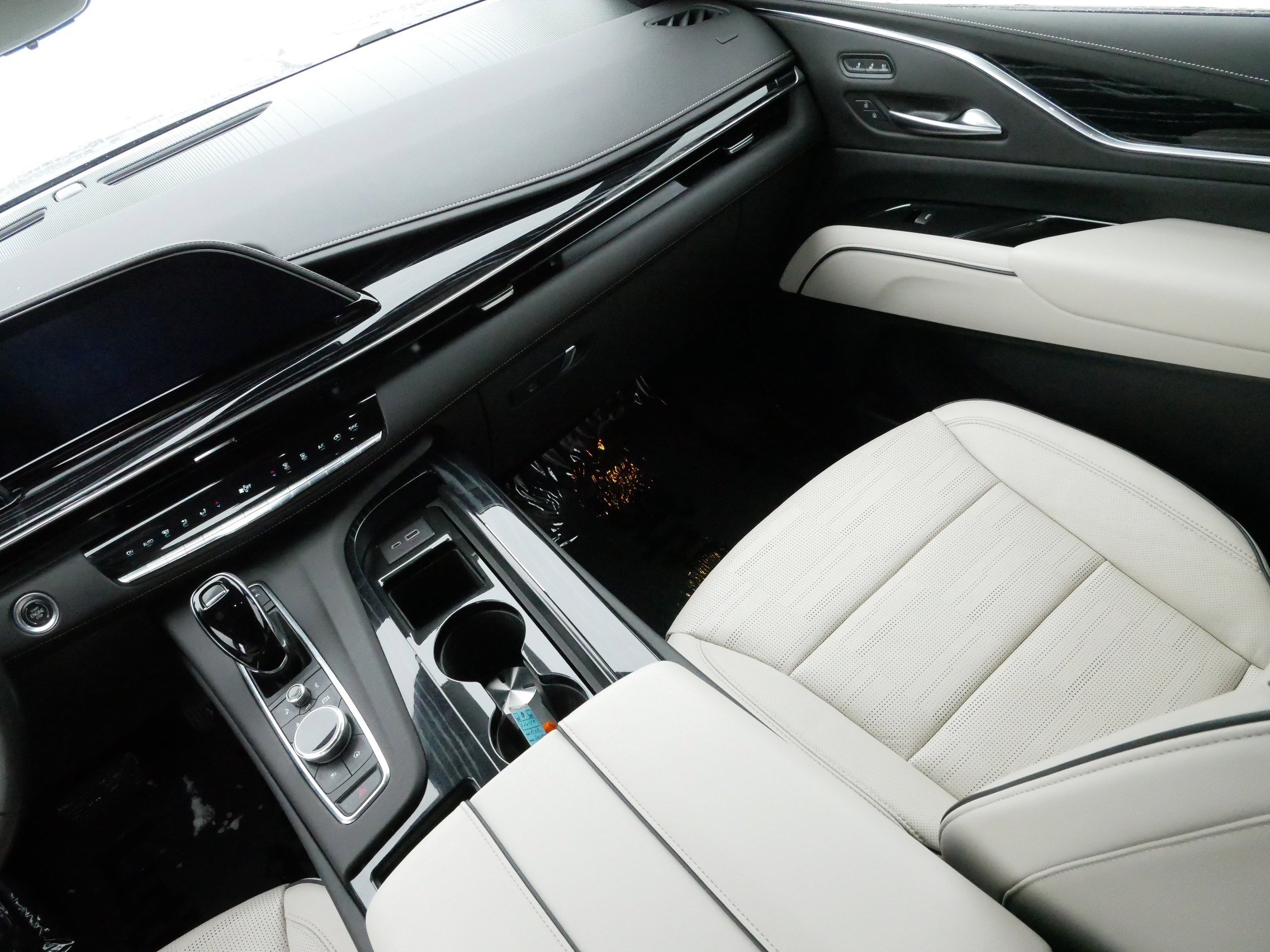 Used 2022 Cadillac Escalade ESV Sport w/ Touring Package image 11