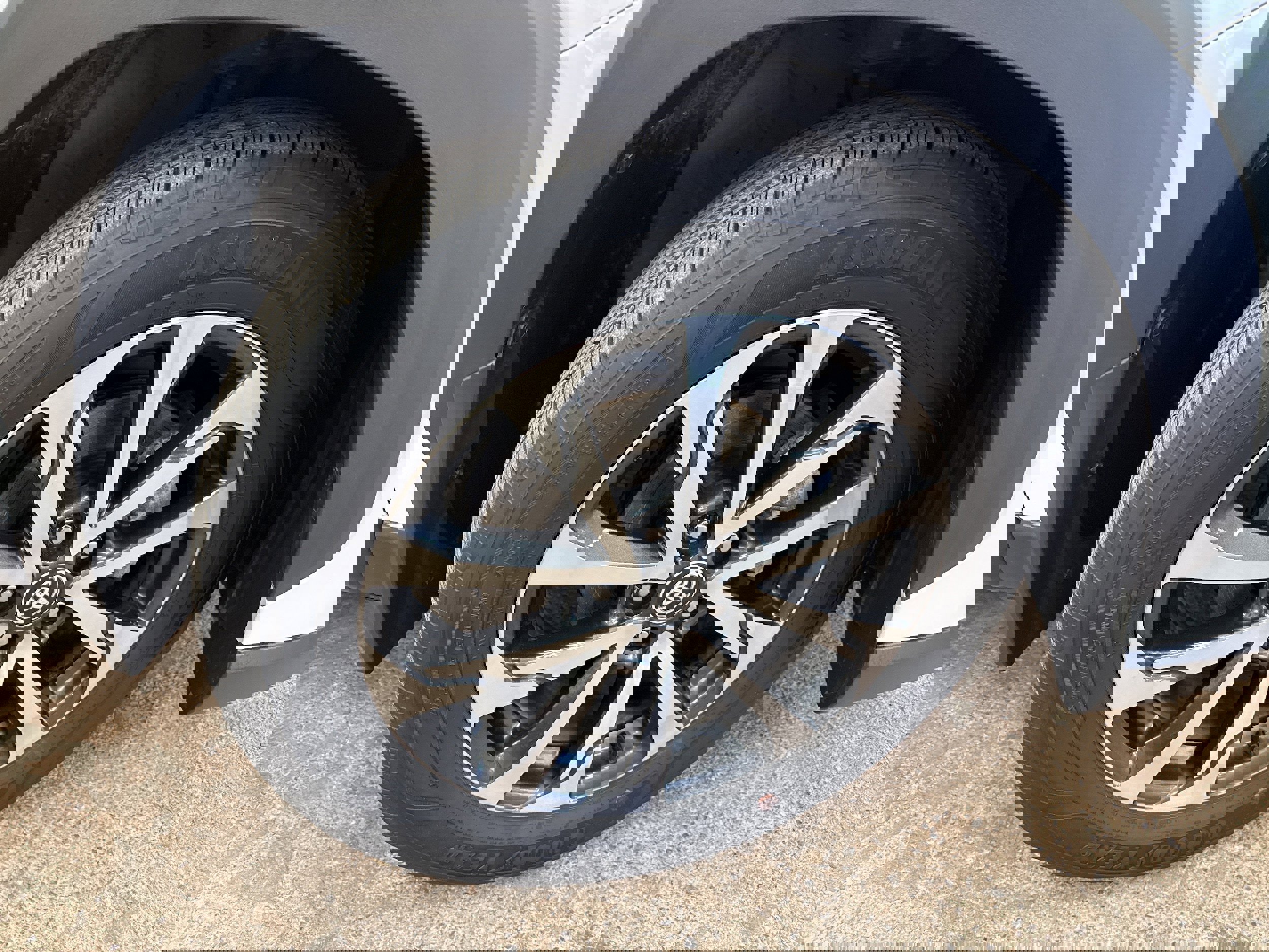 Used 2024 Toyota Corolla Cross XLE w/ Convenience Package image 15