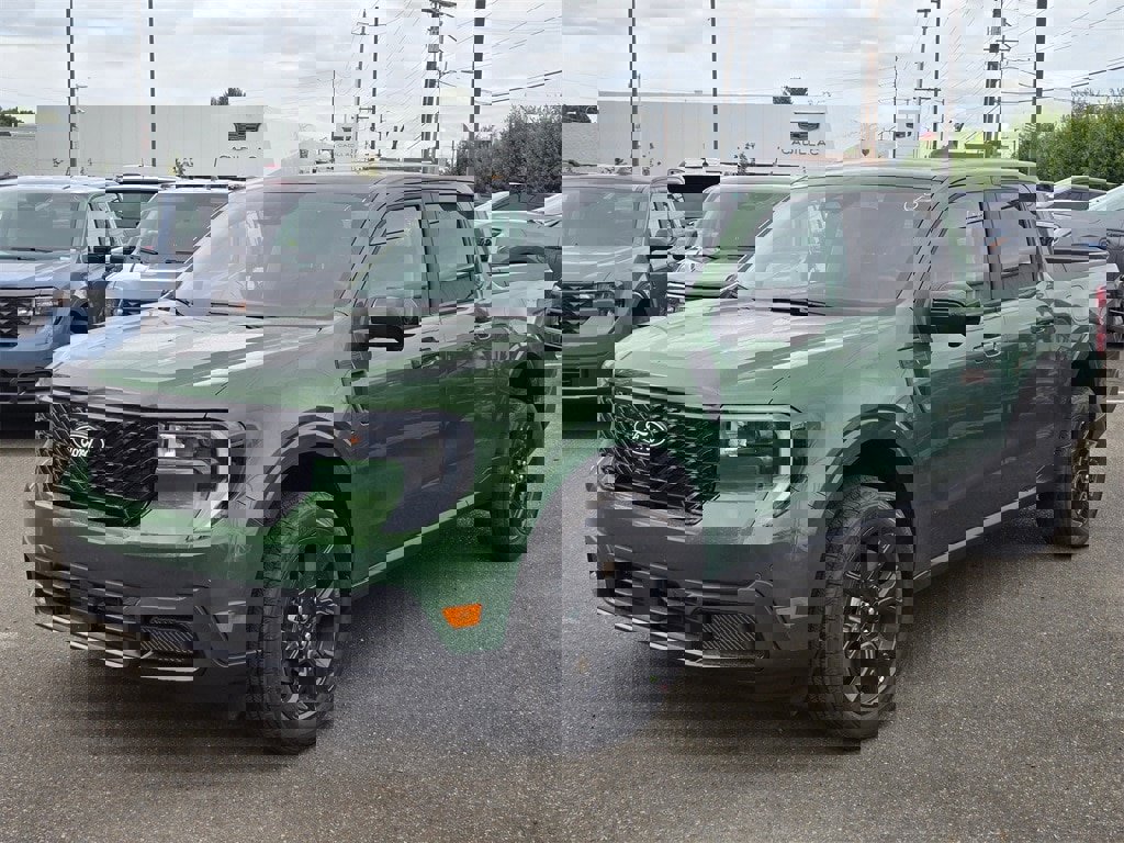 New 2025 Ford Maverick Lariat w/ Black Appearance Package