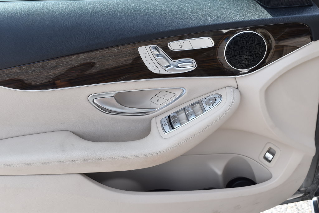 Used 2019 Mercedes-Benz C 300 4MATIC Sedan image 8