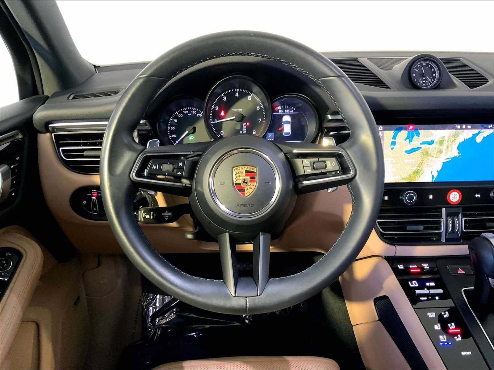 Certified 2023 Porsche Macan AWD/4WD image 15