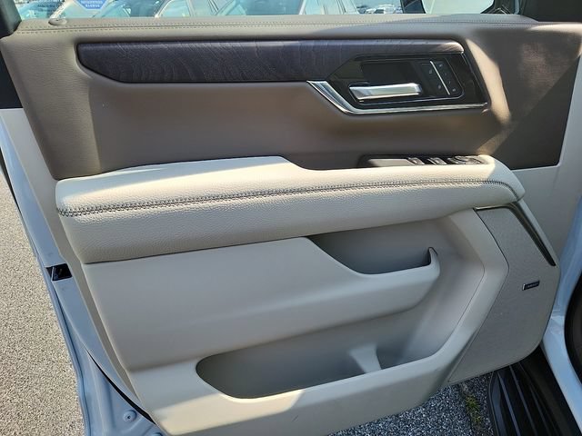 New 2026 GMC Yukon XL Denali w/ Advanced Technology Package AWD/4WD image 8