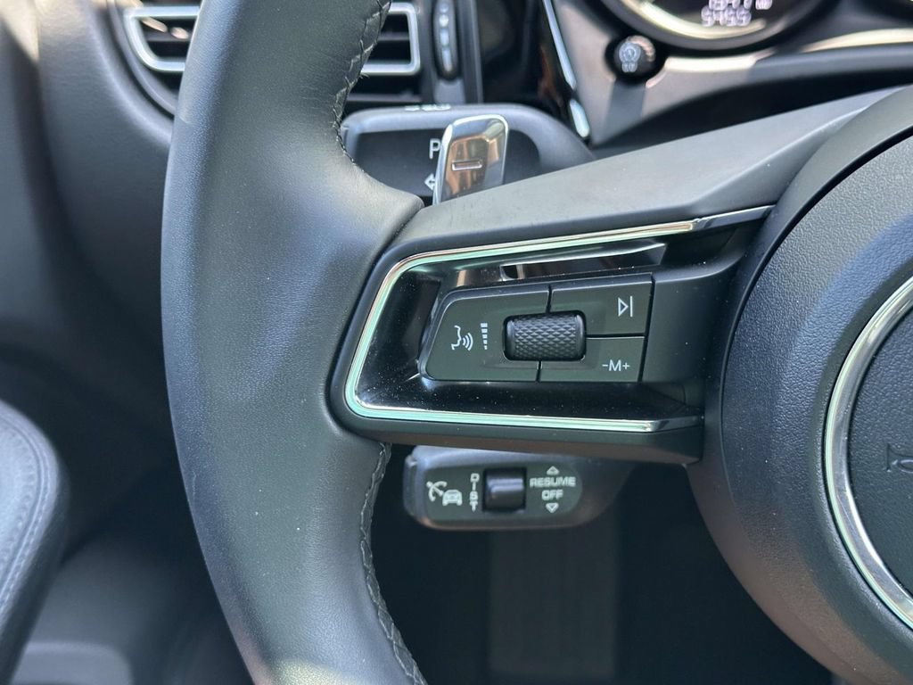 Certified 2026 Porsche Macan AWD/4WD image 23