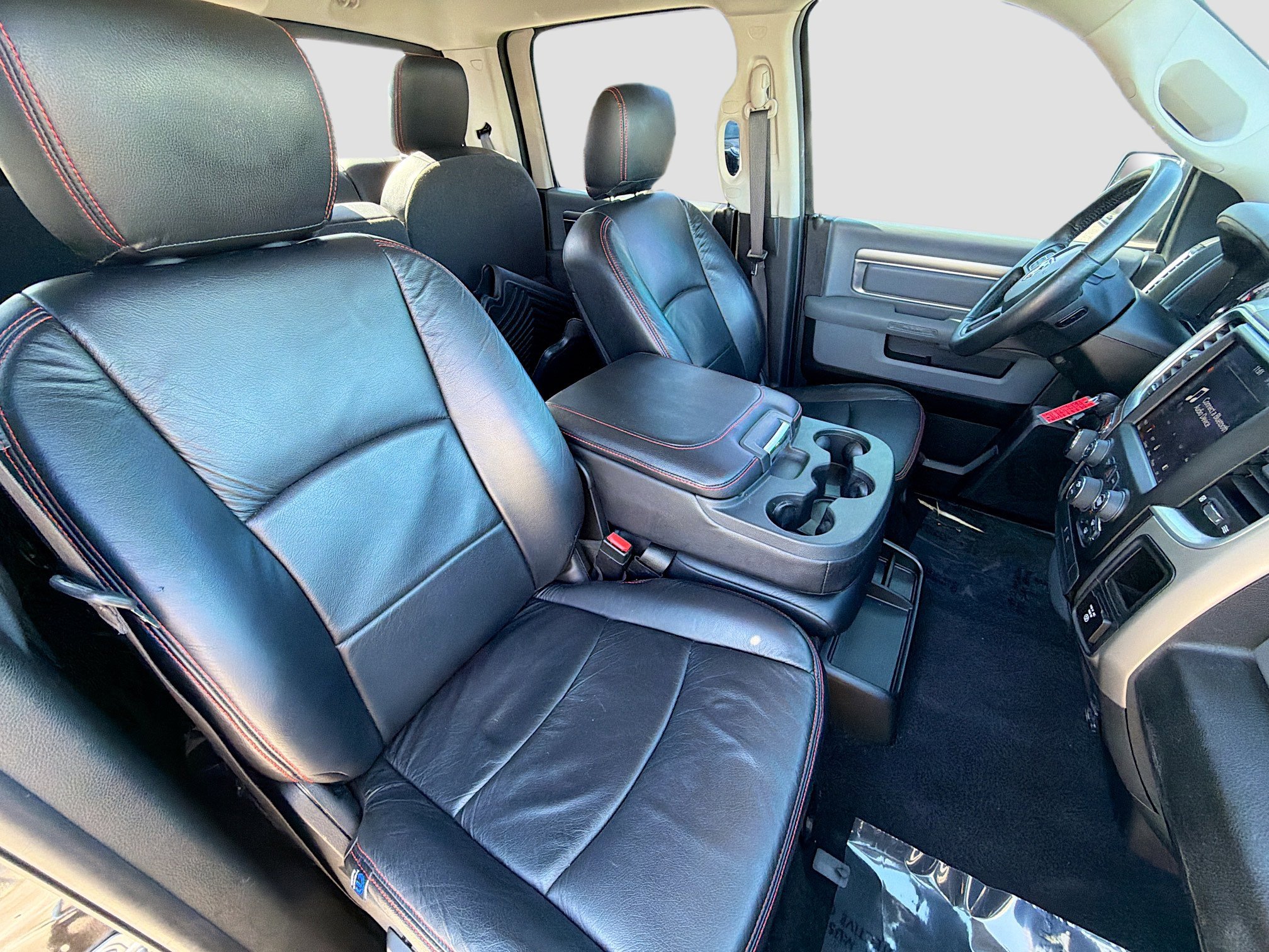 Used 2019 RAM 1500 Classic SLT w/ Luxury Group image 13