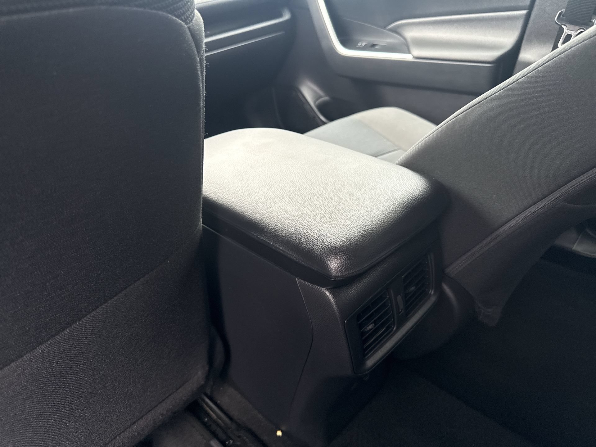 Used 2021 Toyota RAV4 LE AWD/4WD image 20