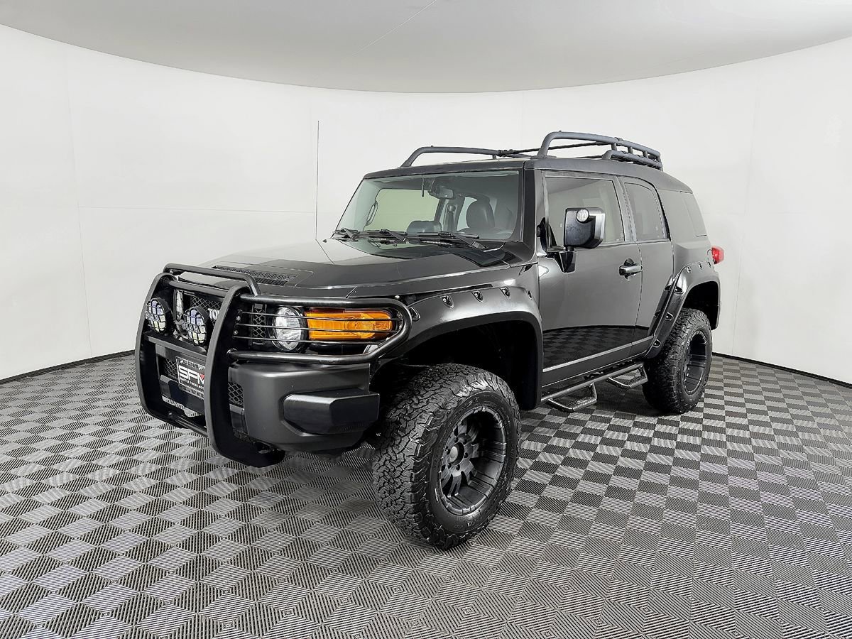 Used 2014 Toyota FJ Cruiser 4WD w/ Convenience Package image 2