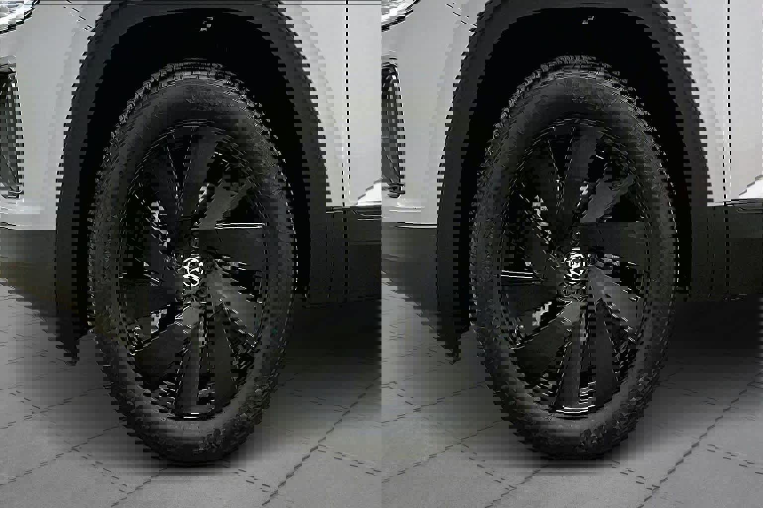 Used 2024 Volkswagen Atlas Cross Sport SE w/ Panoramic Sunroof Package image 11